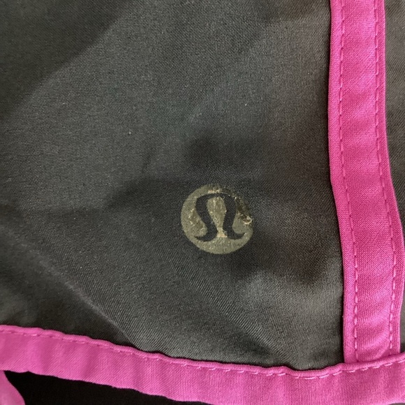 Lululemon Tracker Short III 4-Way Stretch Size 10 Navy Purple Floral - Picture 5 of 6